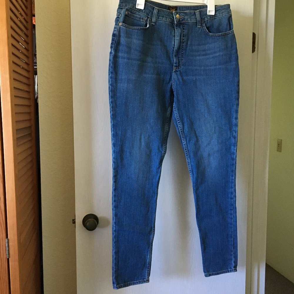 Lee women's stretchy blue jeans. Size 16L.